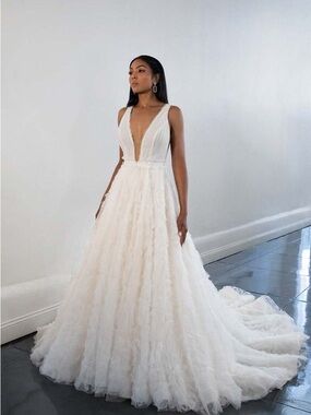Martina Liana 1531 Ivory Plunging V-Neck Tulle Ball Gown Wedding Dress Size 12